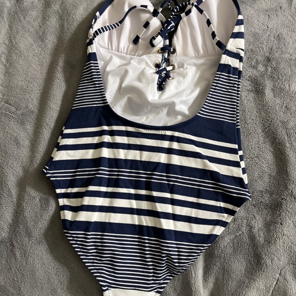 Bathing suit - Picture 2 of 3